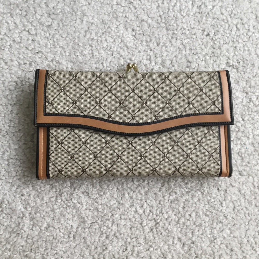 Vintage Lattice Wallet